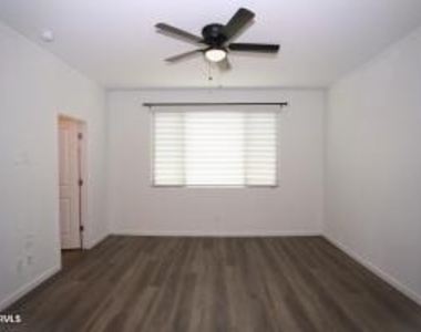 9127 W Minnezona Avenue - Photo Thumbnail 23