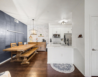3302 N 7th Street - Photo Thumbnail 6