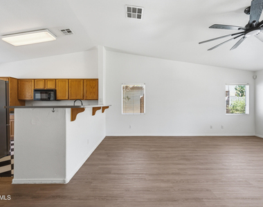 10469 W Granada Road - Photo Thumbnail 5