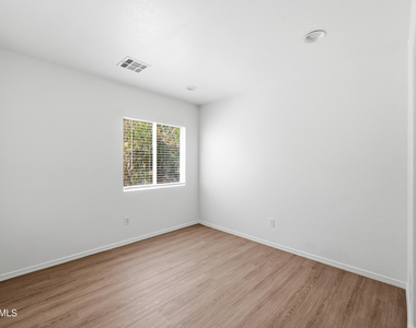 10469 W Granada Road - Photo Thumbnail 17