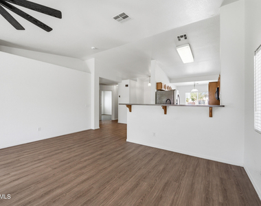 10469 W Granada Road - Photo Thumbnail 4