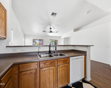 10469 W Granada Road - Photo Thumbnail 7