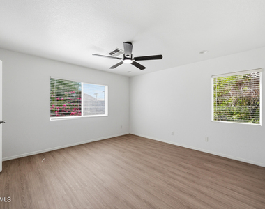 10469 W Granada Road - Photo Thumbnail 12