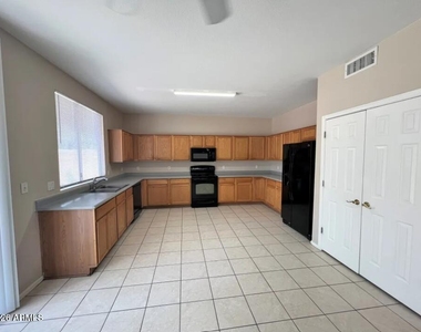 9430 E Jan Avenue - Photo Thumbnail 3