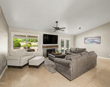 16220 N 62nd Lane - Photo Thumbnail 3