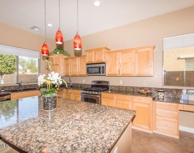 12158 W Lone Tree Trail - Photo Thumbnail 17