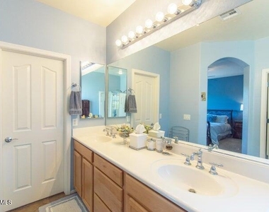 12158 W Lone Tree Trail - Photo Thumbnail 5