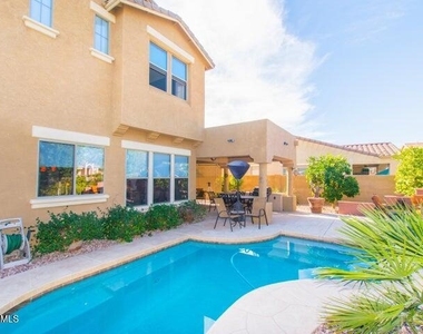 12158 W Lone Tree Trail - Photo Thumbnail 4
