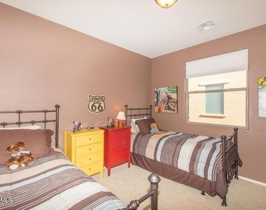 12158 W Lone Tree Trail - Photo Thumbnail 10