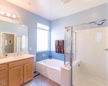 12158 W Lone Tree Trail - Photo Thumbnail 6