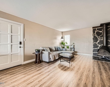 4950 N Miller Road - Photo Thumbnail 1