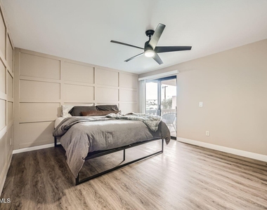 4950 N Miller Road - Photo Thumbnail 6