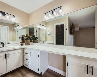 4950 N Miller Road - Photo Thumbnail 7
