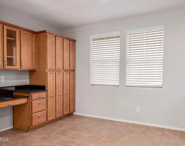 21125 W Elm Way - Photo Thumbnail 10