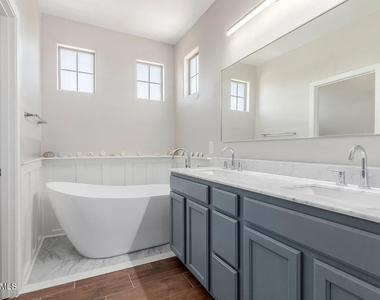 21125 W Elm Way - Photo Thumbnail 17