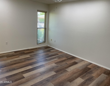9504 W Hidden Valley Circle - Photo Thumbnail 13