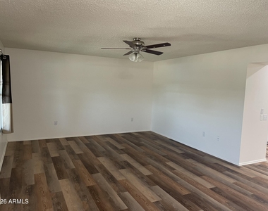 9504 W Hidden Valley Circle - Photo Thumbnail 3
