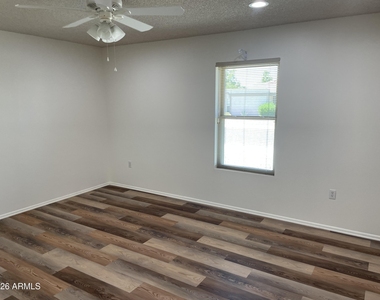 9504 W Hidden Valley Circle - Photo Thumbnail 10
