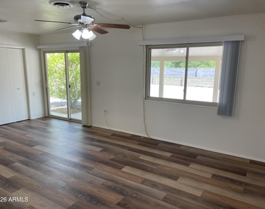 9504 W Hidden Valley Circle - Photo Thumbnail 7