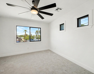 920 E Pasadena Avenue - Photo Thumbnail 13
