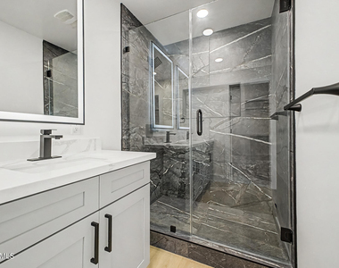 920 E Pasadena Avenue - Photo Thumbnail 17