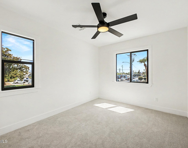 920 E Pasadena Avenue - Photo Thumbnail 21