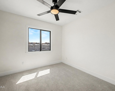 920 E Pasadena Avenue - Photo Thumbnail 19