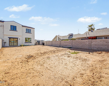 920 E Pasadena Avenue - Photo Thumbnail 32