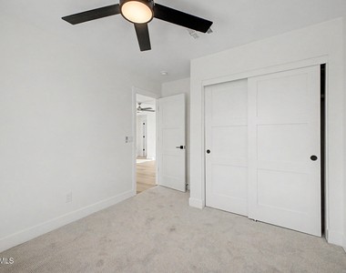 920 E Pasadena Avenue - Photo Thumbnail 25
