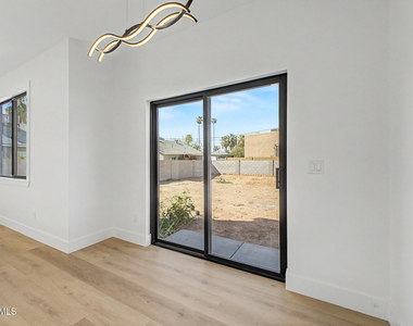 920 E Pasadena Avenue - Photo Thumbnail 9
