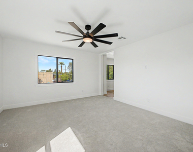 920 E Pasadena Avenue - Photo Thumbnail 16
