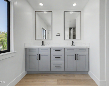 920 E Pasadena Avenue - Photo Thumbnail 19