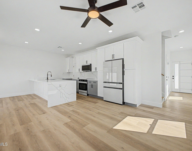 920 E Pasadena Avenue - Photo Thumbnail 7