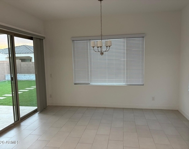 7710 W Crabapple Drive - Photo Thumbnail 4