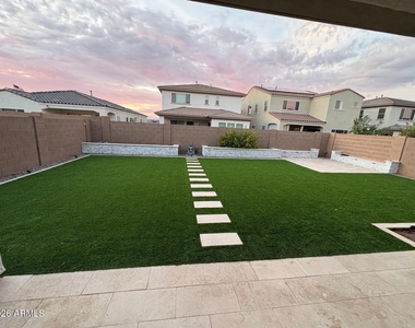 7710 W Crabapple Drive - Photo Thumbnail 9