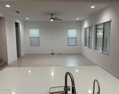 7710 W Crabapple Drive - Photo Thumbnail 3