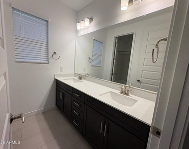 7710 W Crabapple Drive - Photo Thumbnail 16