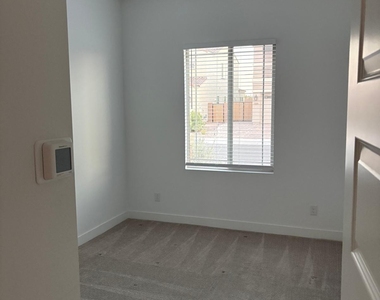 7710 W Crabapple Drive - Photo Thumbnail 13