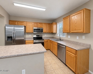 10520 W Magnolia Street - Photo Thumbnail 8