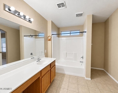10520 W Magnolia Street - Photo Thumbnail 15