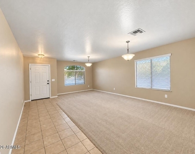 10520 W Magnolia Street - Photo Thumbnail 4