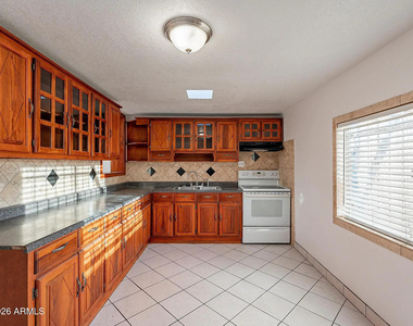 17410 N 16th Avenue - Photo Thumbnail 4