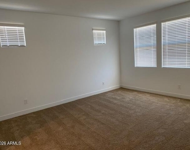 17356 W Sutherland Way - Photo Thumbnail 9