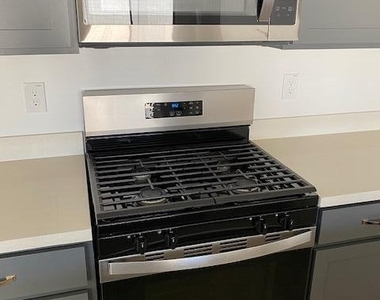 17356 W Sutherland Way - Photo Thumbnail 11