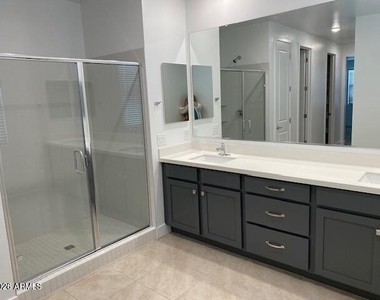 17356 W Sutherland Way - Photo Thumbnail 8