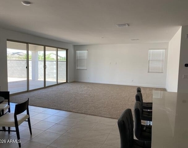 17356 W Sutherland Way - Photo Thumbnail 4