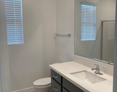 17356 W Sutherland Way - Photo Thumbnail 5