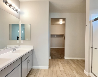 7011 W Townley Avenue - Photo Thumbnail 18