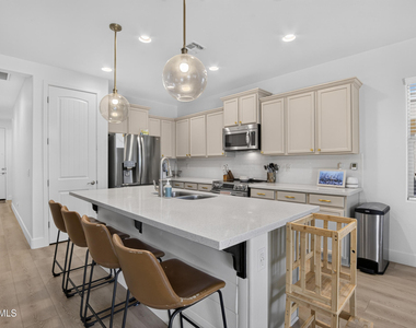 4949 E Velasco Street - Photo Thumbnail 3