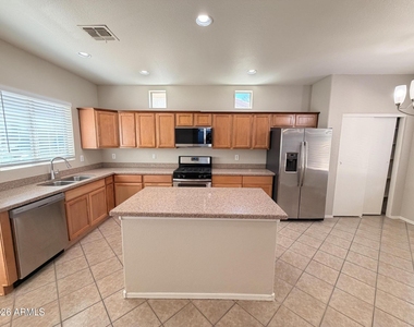 9108 W Hubbell Street - Photo Thumbnail 12